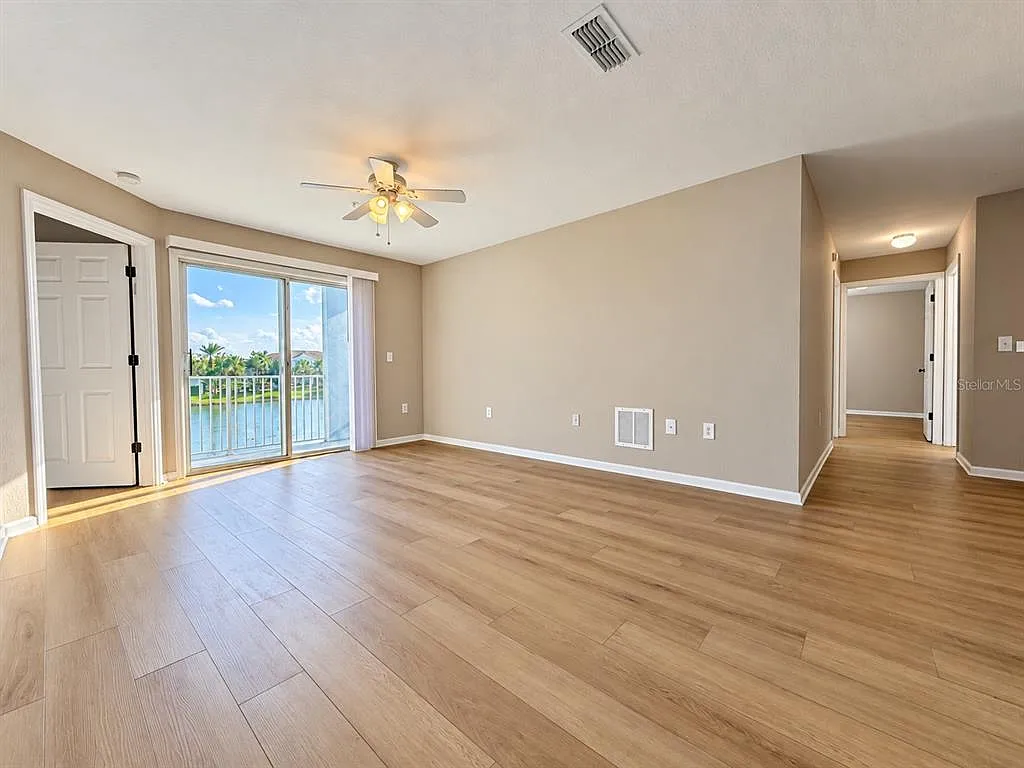 3 bed, 2.0 bath, 1231 sqft, $1,950 — Photo 3