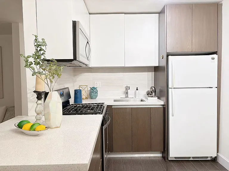 1250 W 37th St — Photo 11