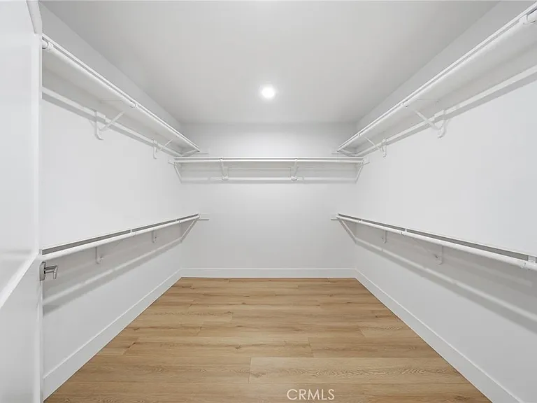 520 W Country Hls — Photo 19