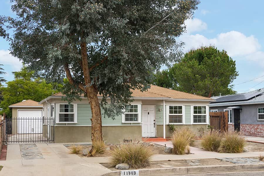 1st image of 11113 Emelita St