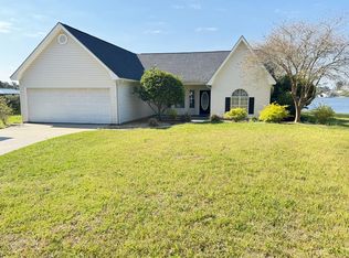 512 Island Dr, Douglas, GA 31535