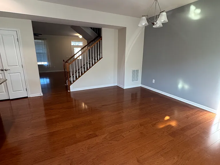1073 Semora Ln — Photo 5