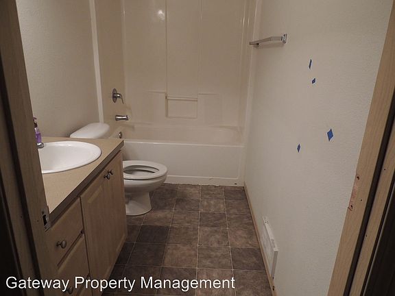 5th image of 261 E Lakeshore Dr W