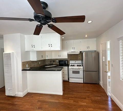 This is an extra photo from the corner of the living room to give you a sense of how much space and area you have to enjoy this wonderful apartment