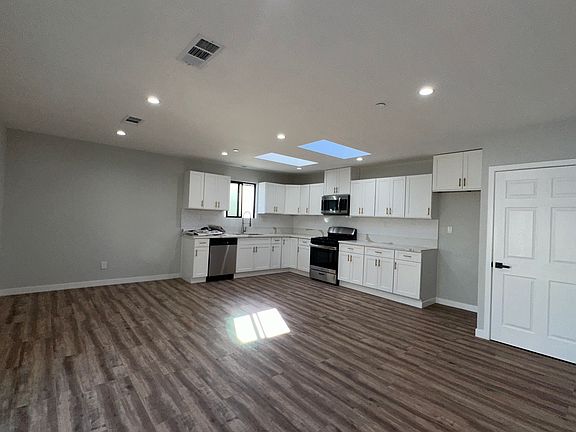 5th image of 5237 1/2 Leghorn Ave