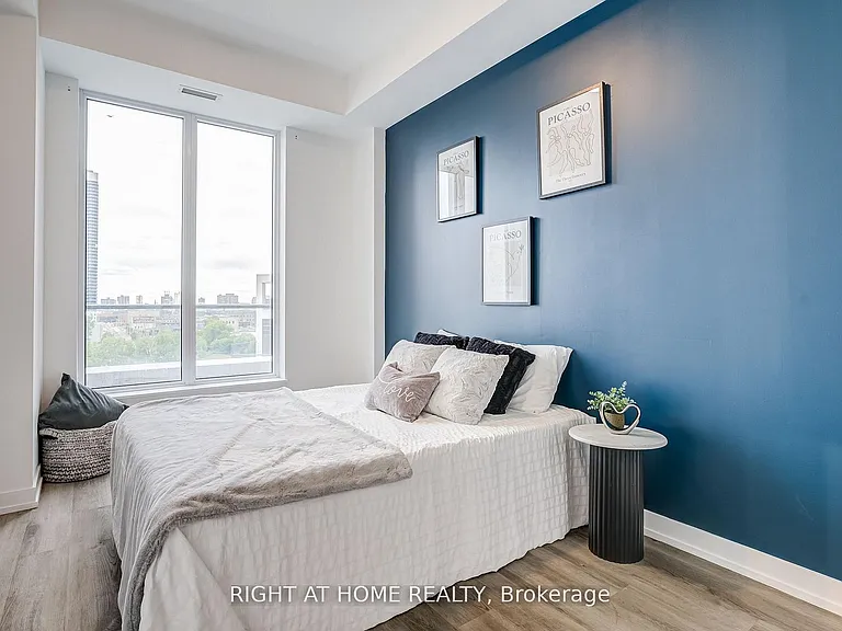 15 Wellington St S #301 — Photo 6