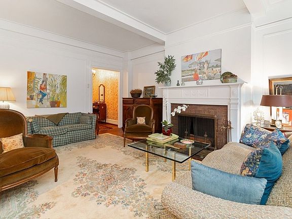 2nd image of 125 E 84th St #3D