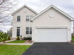 71 Woodland Park Cir, Gilberts, IL 60136