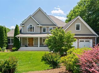 16 Sterling Run Dr, Fletcher, NC 28732