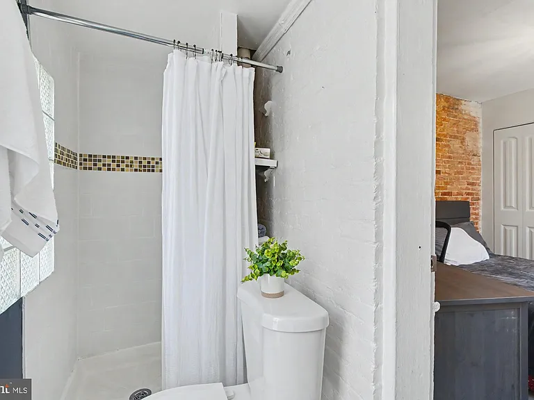 14 Poultney St — Photo 25