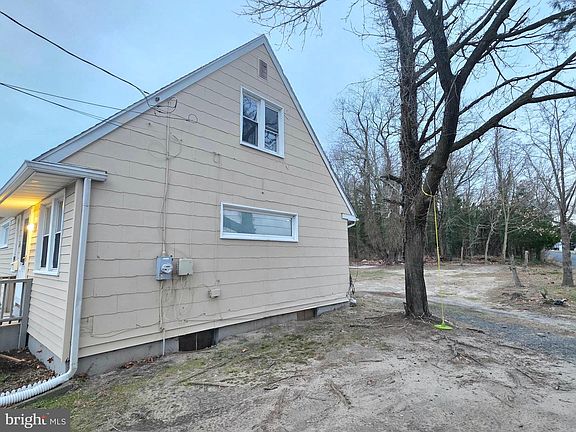 5th image of 242 Belmont Ave