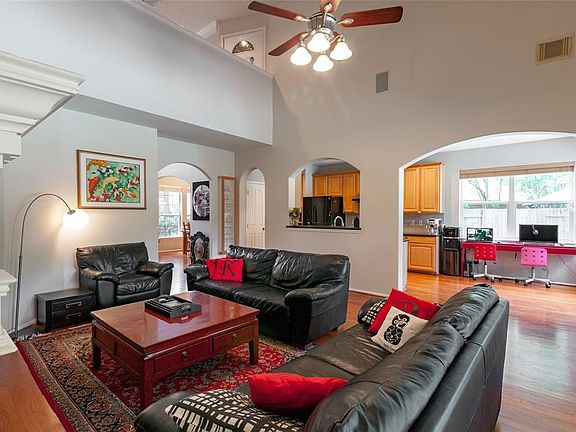3rd image of 3907 Bellows Bend Ct