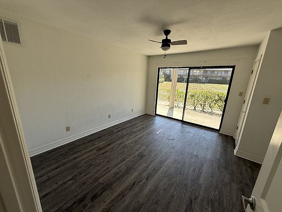 5th image of 920 Tennis Way