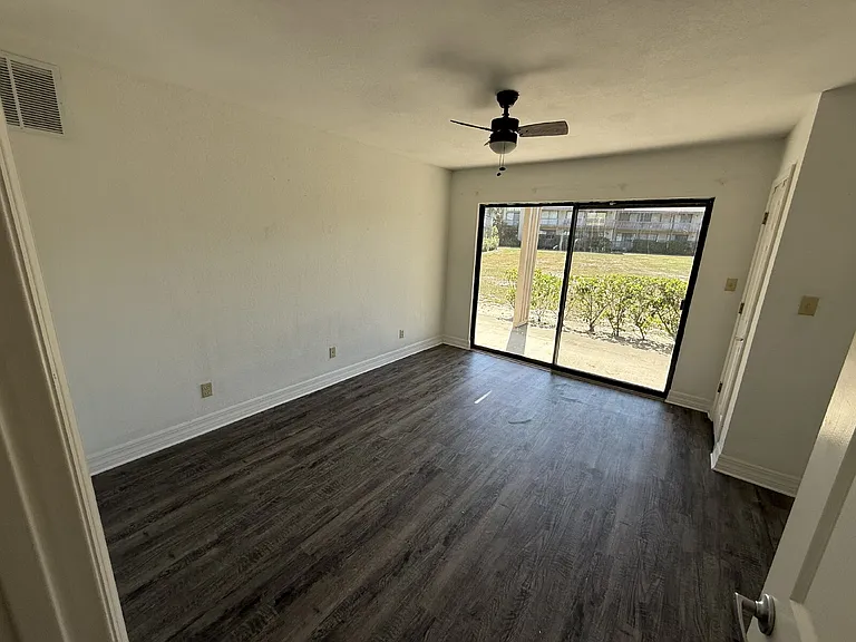 920 Tennis Way — Photo 5