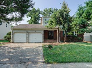 7 Calvert Ave E, Edison, NJ 08820