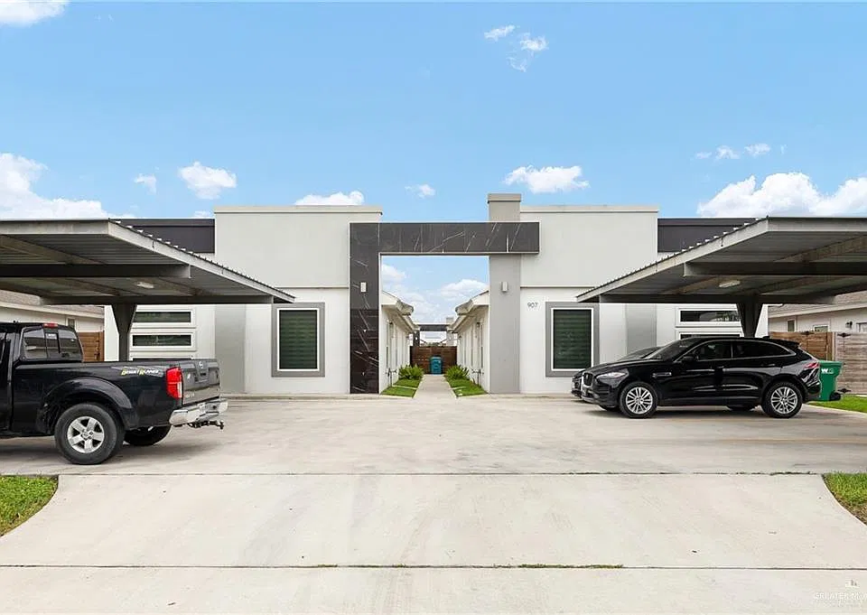 907 W Carmel Ave #1