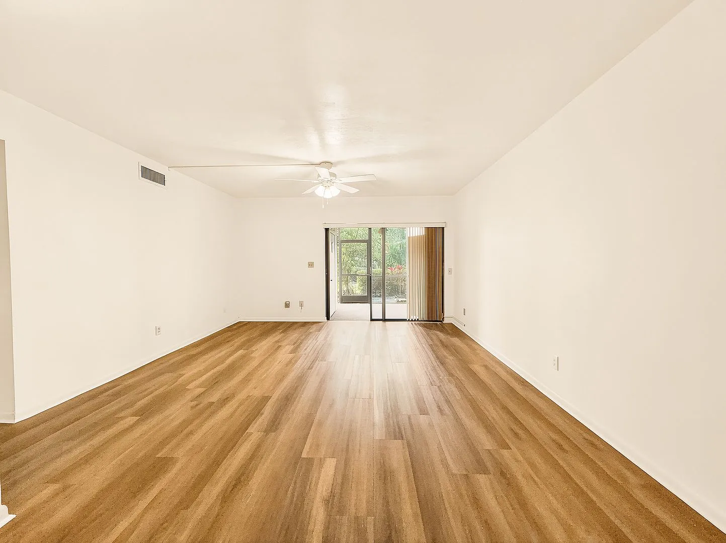 2 bed 2 bath annual rental First floor condo Kings Lake Community — Photo 2