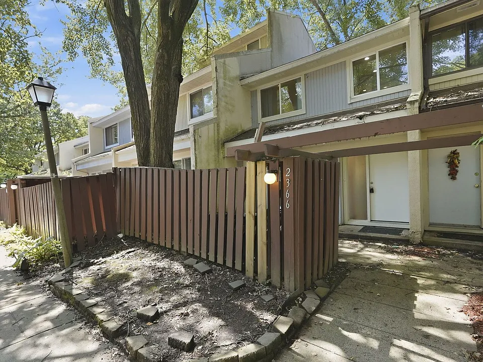 2366 Southgate Sq