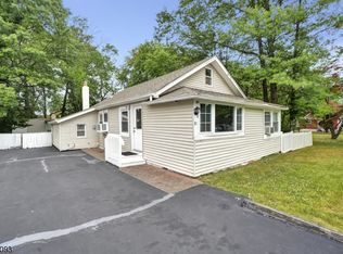 30 Grand Ave, Cedar Knolls, NJ 07927