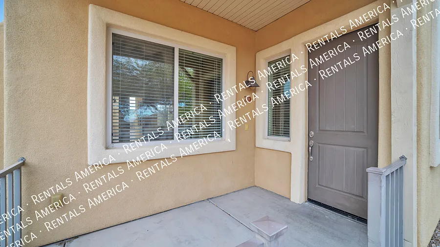 Nestled At The End Of A Cul-de-Sac W/No Rear Neighbors — Photo 3