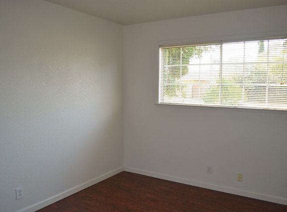 3rd image of 1561 71st Ave