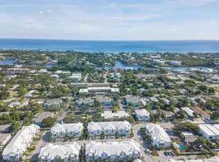 906 Hamilton Ln, Delray Beach, FL 33483