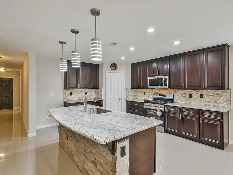 7718 Shavano Ln — Photo 10