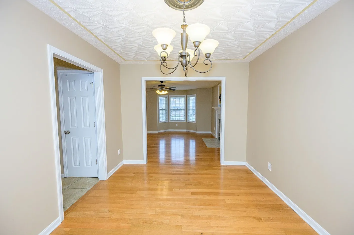 5 bed, 3.5 bath, 2693 sqft, $2,400 — Photo 4