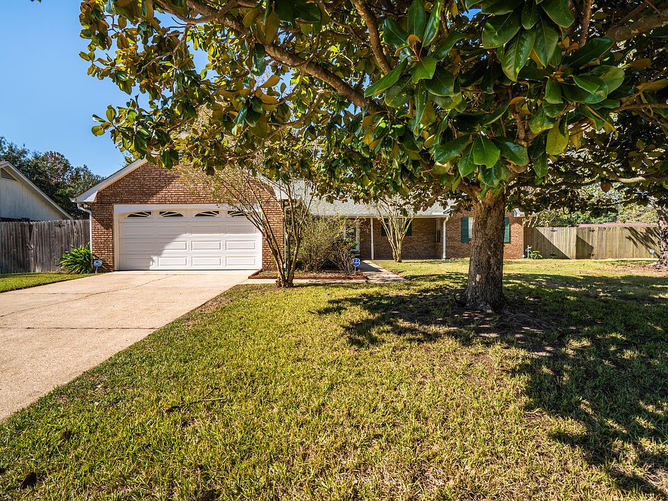 1st image of 125 Royal Dr