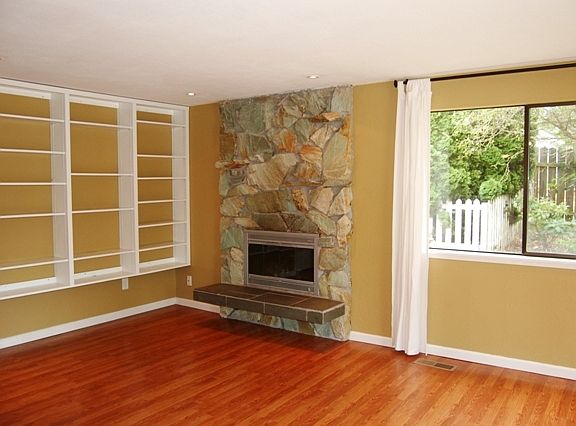 4th image of 1220 Crescent Dr