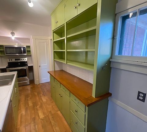 Lots of great storage in kitchen