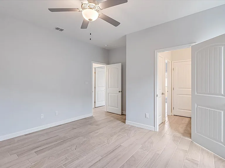 15501 Escapade St — Photo 30