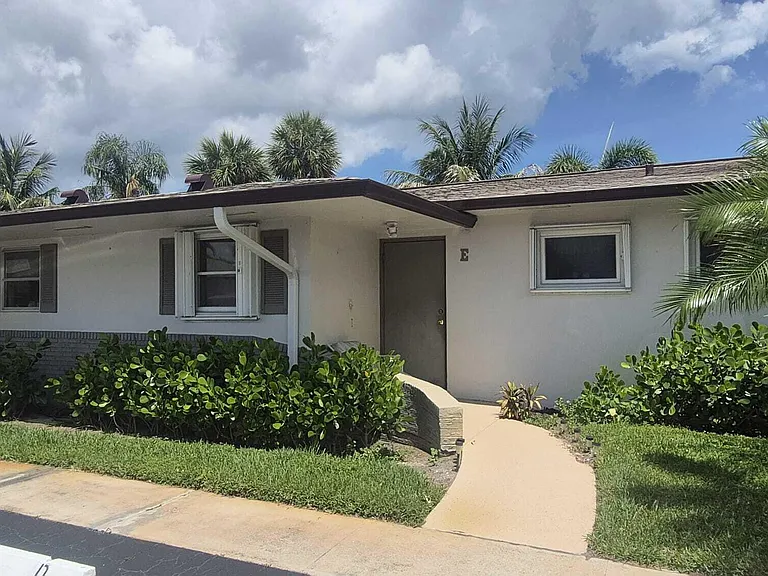 2805 Crosley Dr E #E — Photo 1