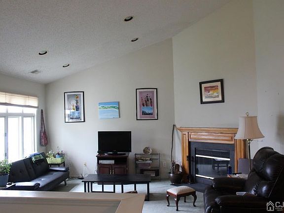 3rd image of 81 Winthrop Rd #F
