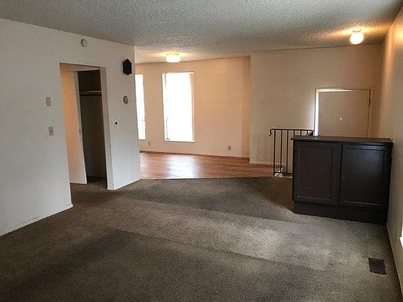 3rd image of 1265 E Crandall Ave