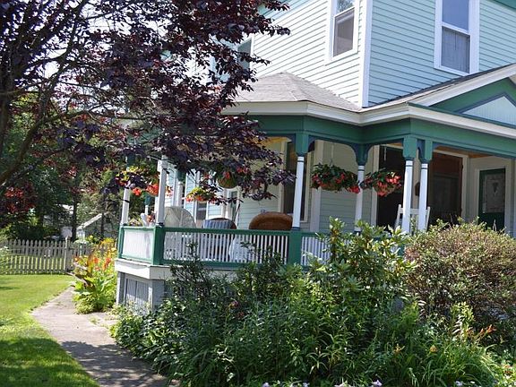 3rd image of 190 Lake Ave