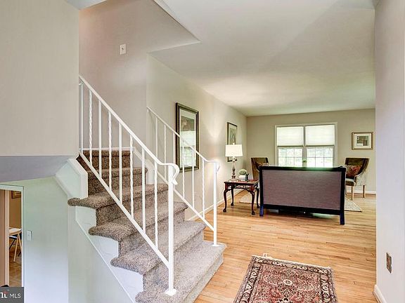 2nd image of 1504 Aintree Dr