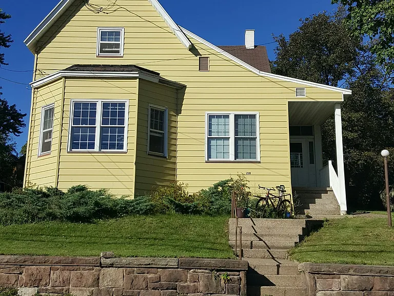 218 W Bluff St #2 — Photo 2