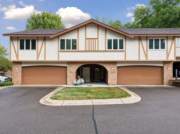 6941 Edenvale Blvd, Eden Prairie, MN 55346