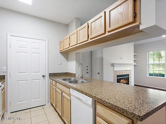 5th image of 140 VERACRUZ Drive #614