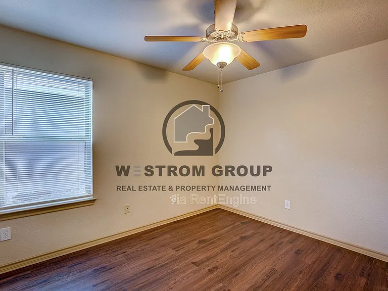 10721 Deauville Dr — Photo 24