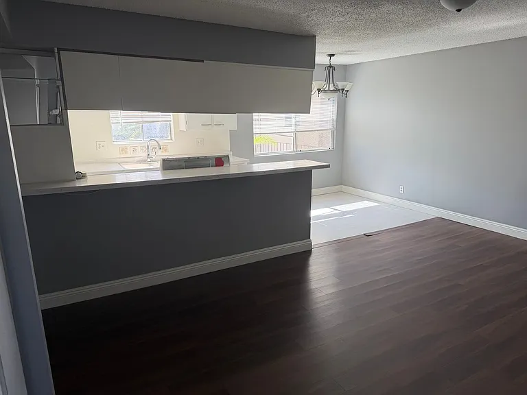 2675 Sherwood St — Photo 3