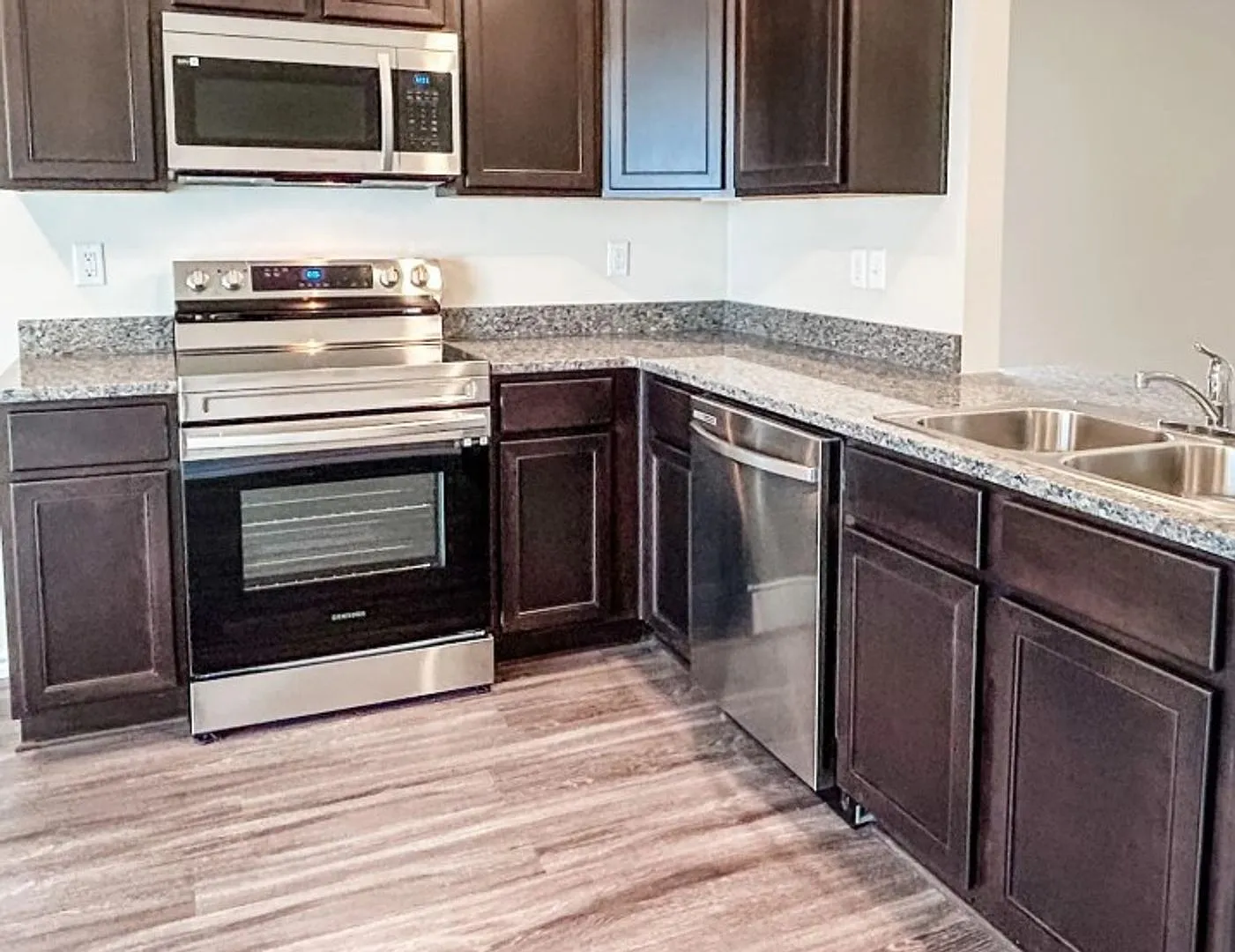 Like new 4-bed/2-bath! — Photo 3
