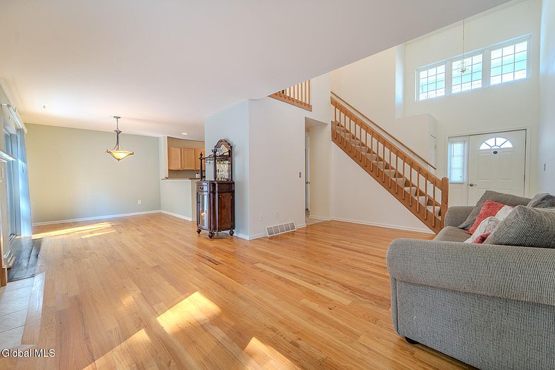 4th image of 1016 Sterling Ridge Drive