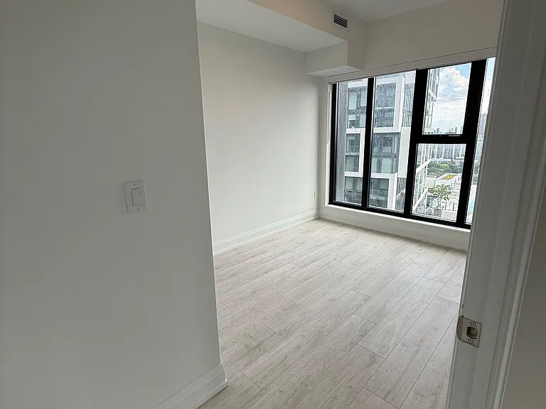 20 Soudan Ave #1907 — Photo 18