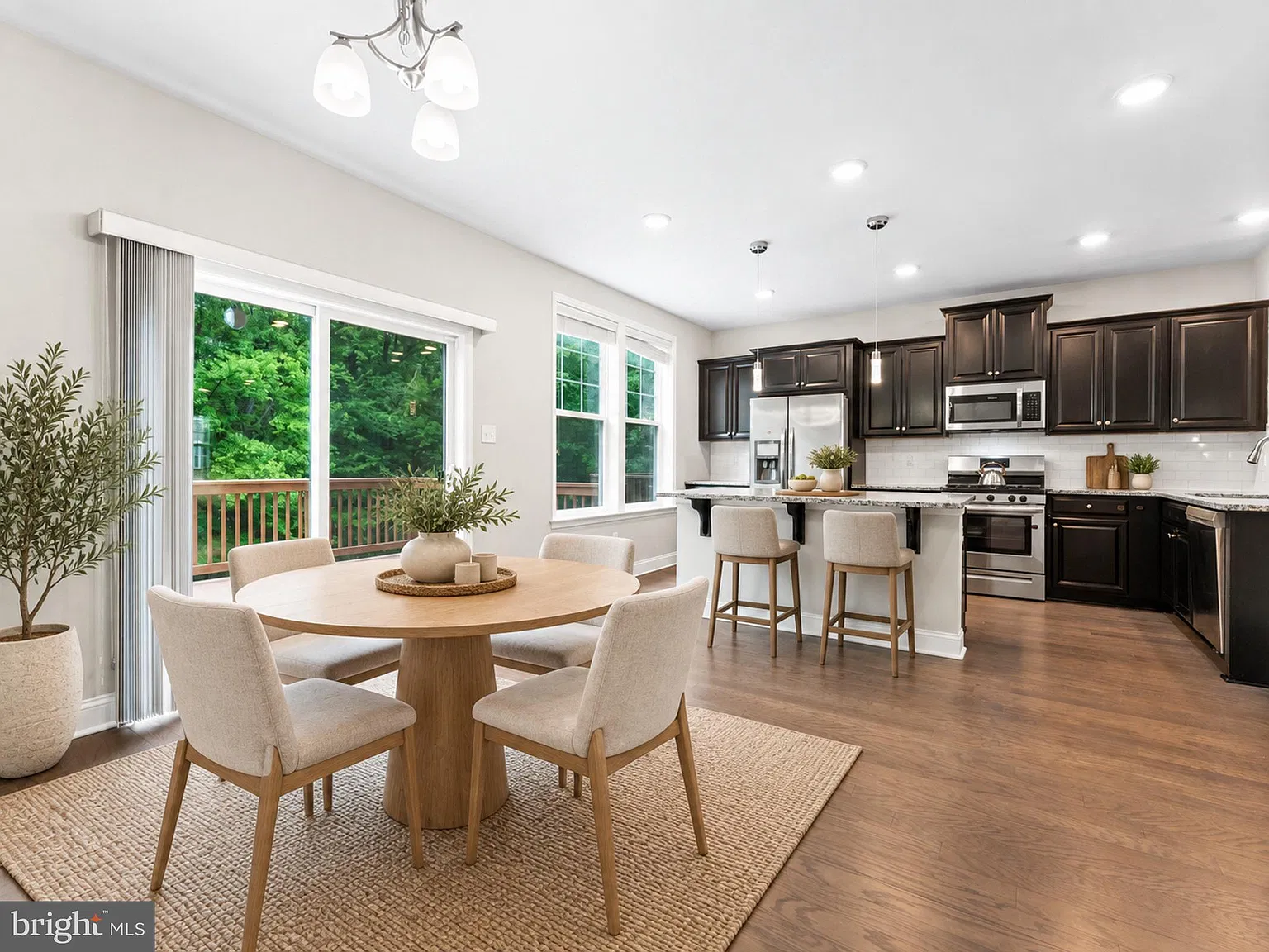 3 bed, 2.5 bath, 2457 sqft, $3,900 — Photo 3