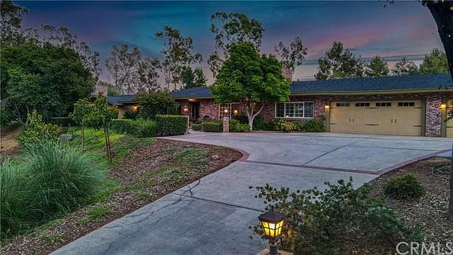 1st image of 313 W Mariposa Dr