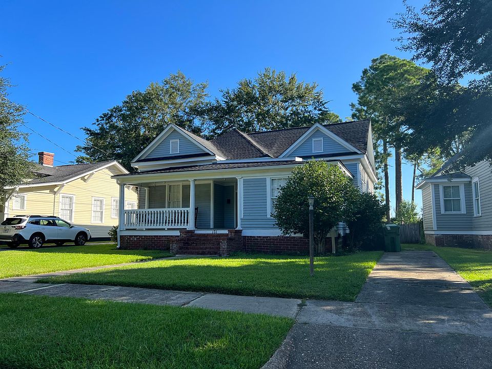 Curb appeal with nice front porch and porch swing
