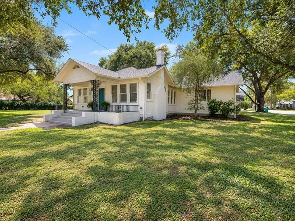 918 S Madison St, La Grange, TX 78945