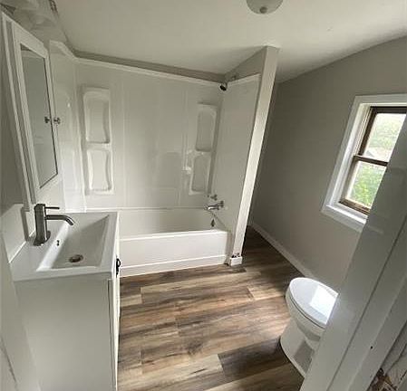 5th image of 3342 Overbrook Dr APT 2